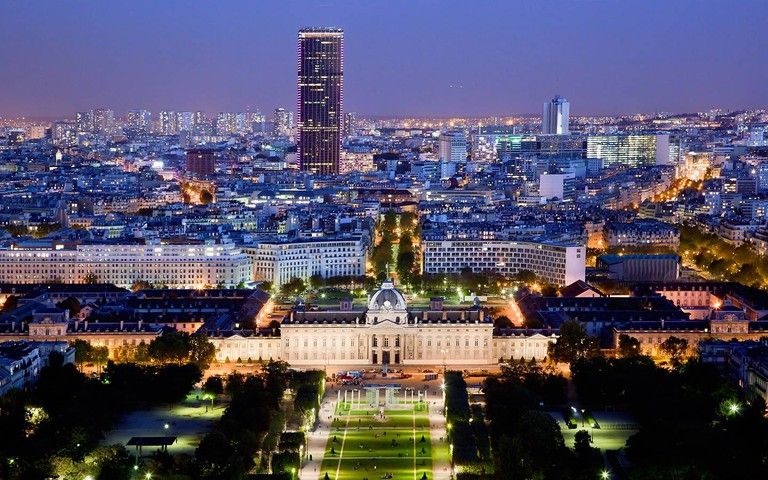 500 000 euros en liquide, dont on ignore la provenance, ont été découverts dans une cave du VIIe arrondissement, avenue de la Motte Picquet
